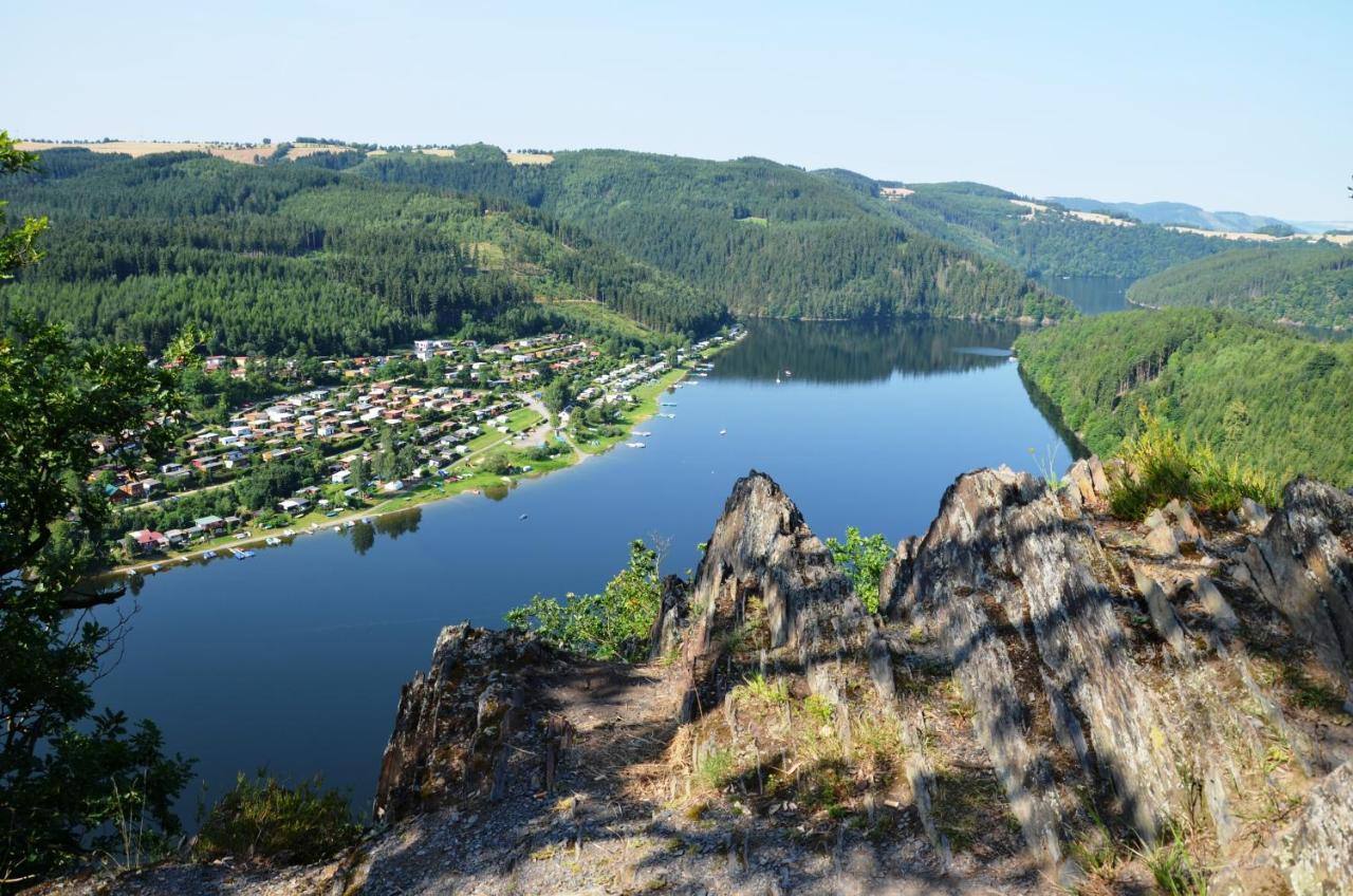 Hotel Am Schlossberg Цигенрюк Экстерьер фото